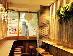フォレスティコーヒー町田店の森をイメージしたイートインスペース